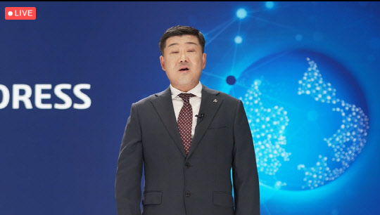 조영빈 다쏘시스템코리아 대표가 8일 다쏘시스템 '3D익스피리언스 컨퍼런스 코리아'에서 발표를 하고 있다. 온라인 영상캡처